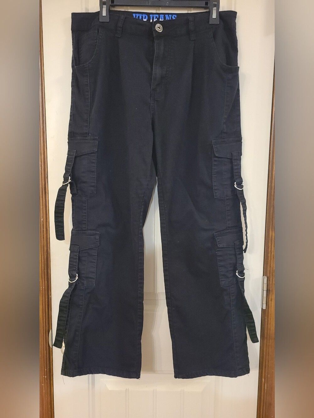 VIP Black Cargo Pants with Side Straps Size 32/15